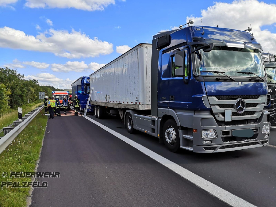 Hilfeleistung - Verkehrsunfall Hilfeleistung - Verkehrsunfall